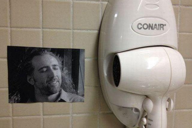 nicolas-cage-con-air-hair-dryer