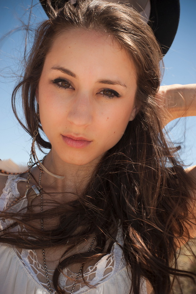 Troian-Bellisario-troian-bellisario-19940413-630-947